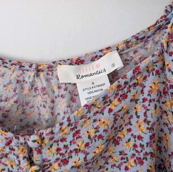 Urban Romantics Floral Puff Sleeve Crop Top - Picture 5 of 9